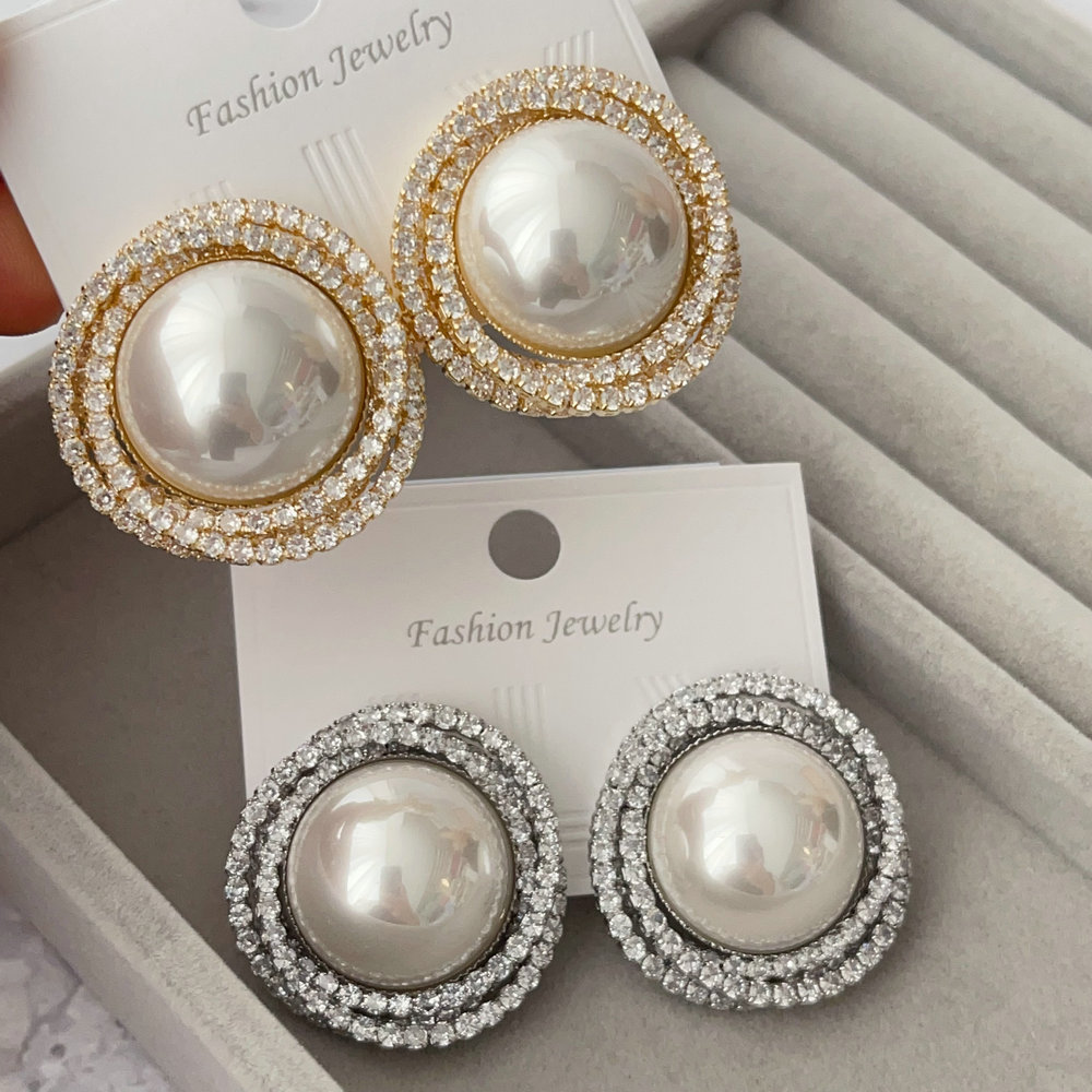 Big pearl earrings
