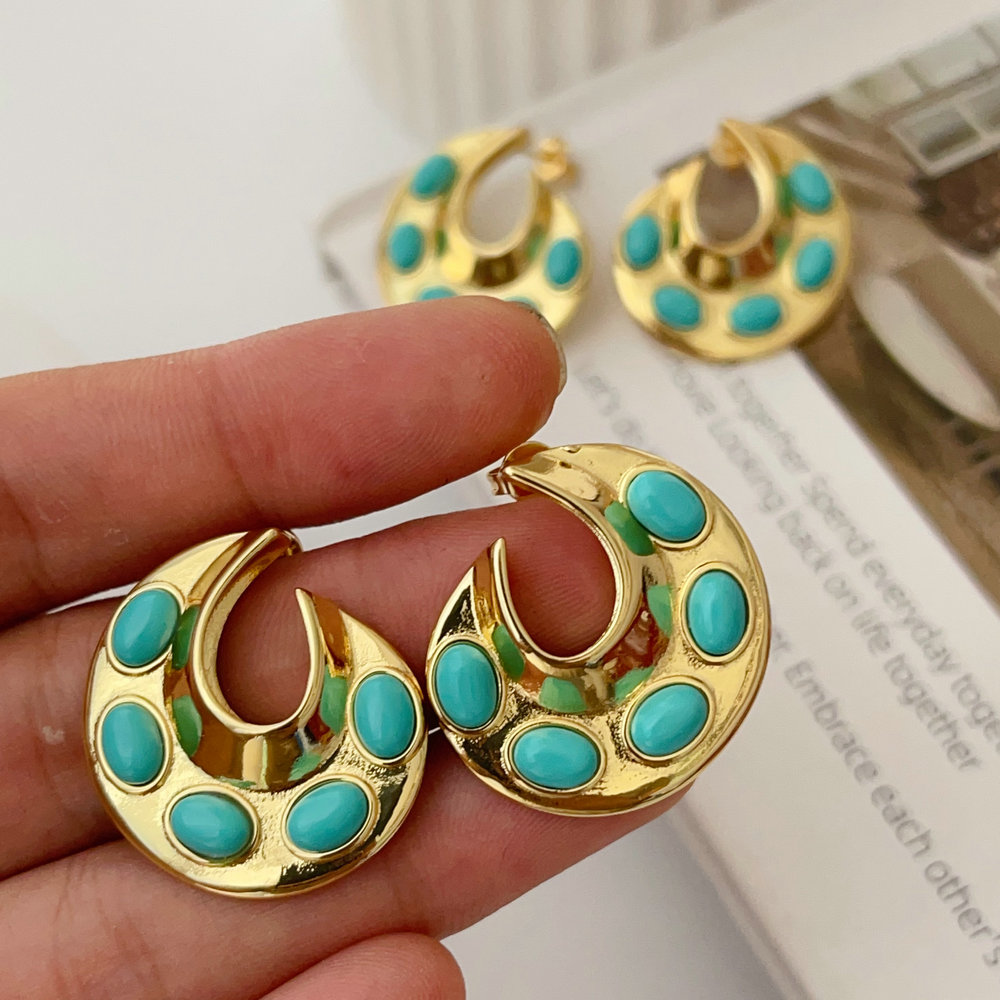 Chunky fashion earrings