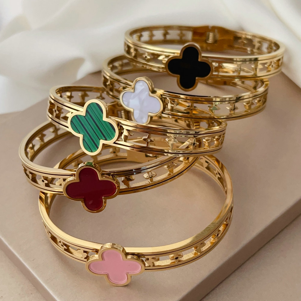 Stainless steel clover bangle