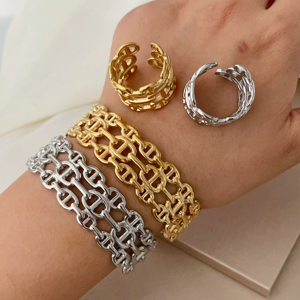 Stainless steel chunky pig nose bangle with ring