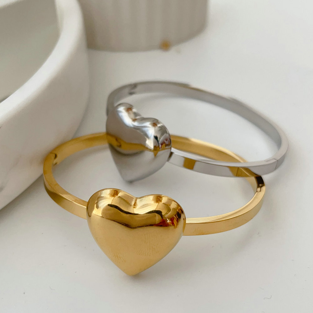 Stainless steel heart bangle