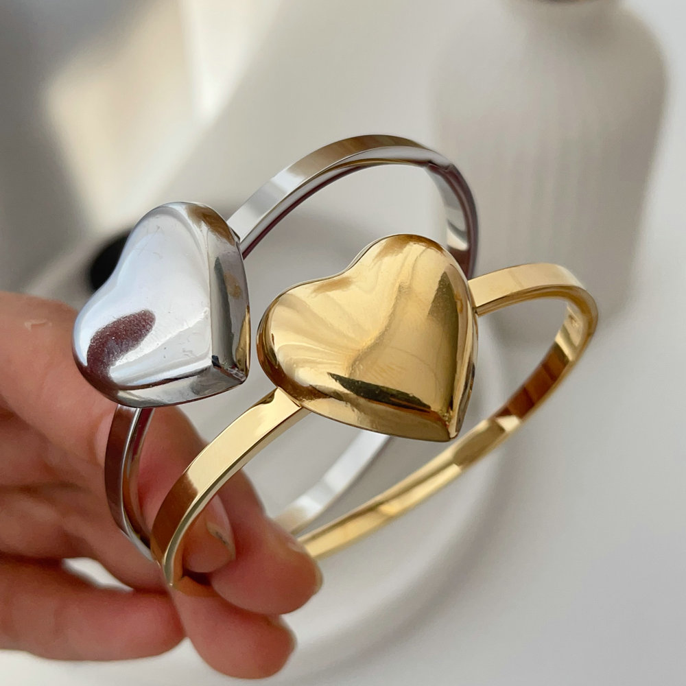 Stainless steel heart bangle