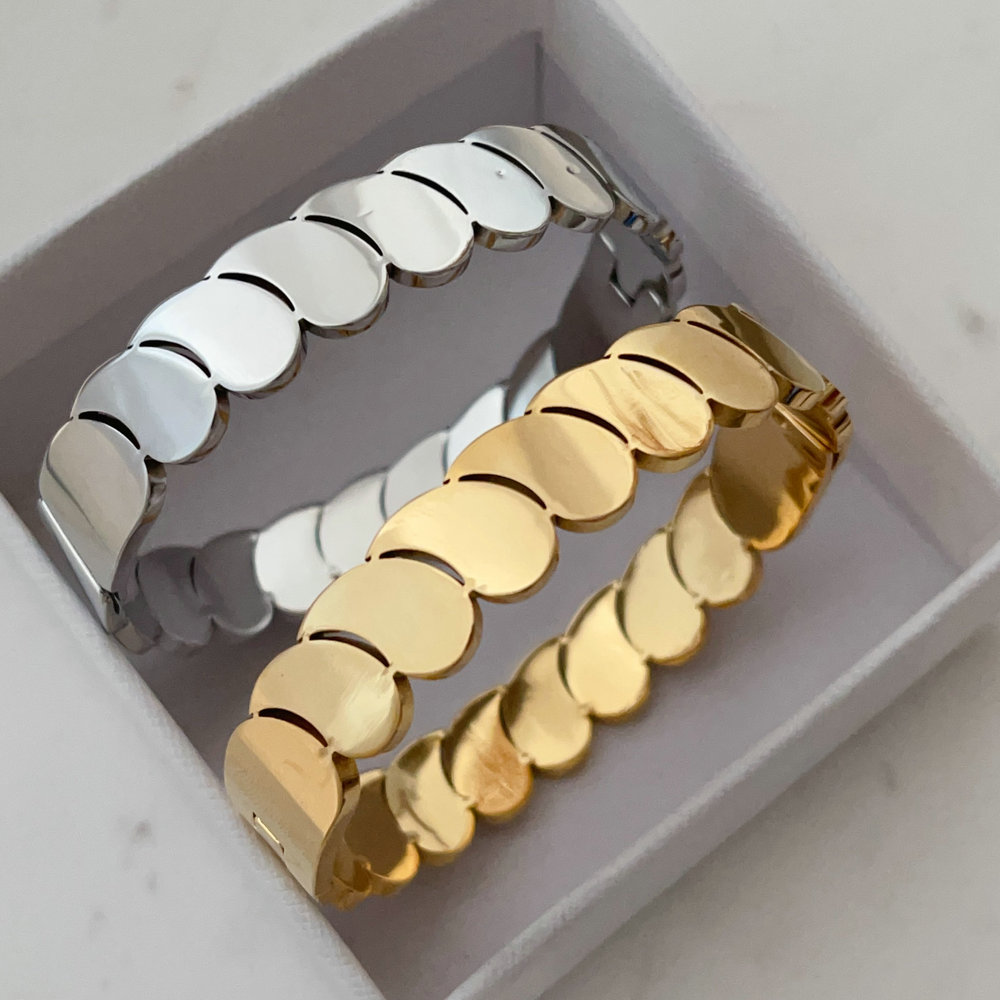 Stainless steel dot bangle