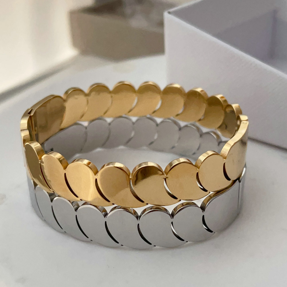 Stainless steel dot bangle