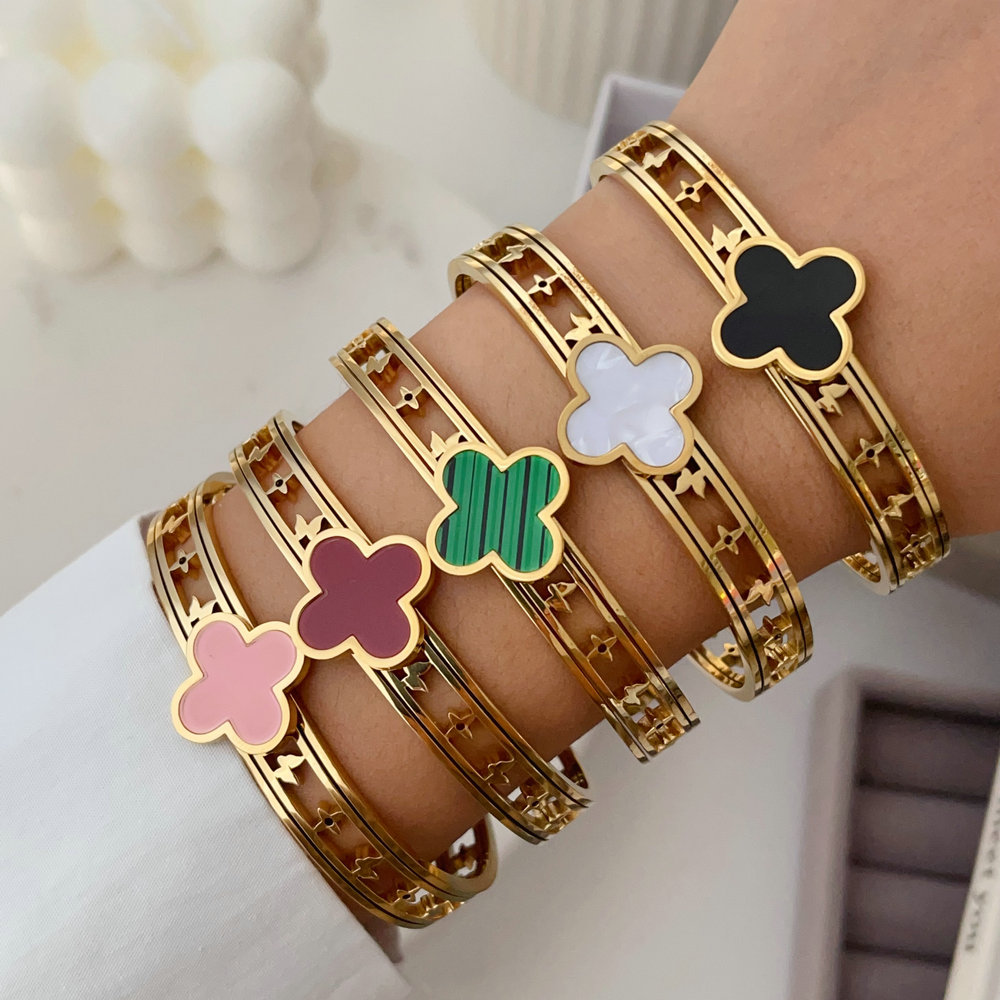 Stainless steel clover bangle