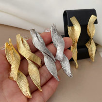 S shape earrings