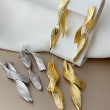 S shape earrings