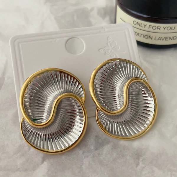 Metal two tone circle earrings  ﻿