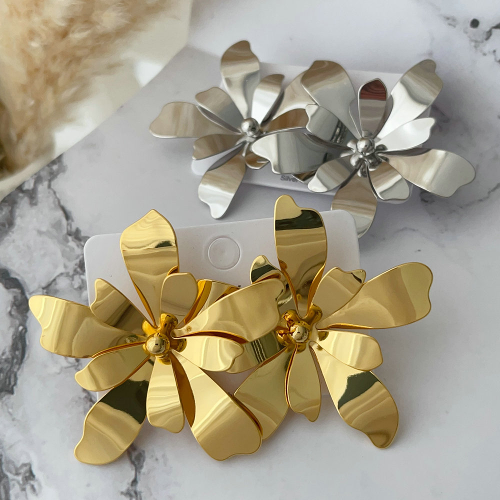 Metal chunky flower earrings