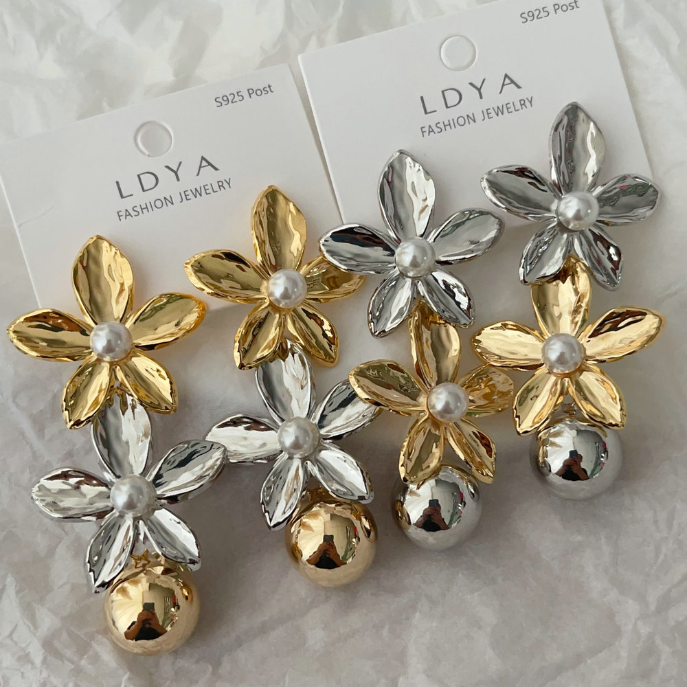 Metal flower earrings
