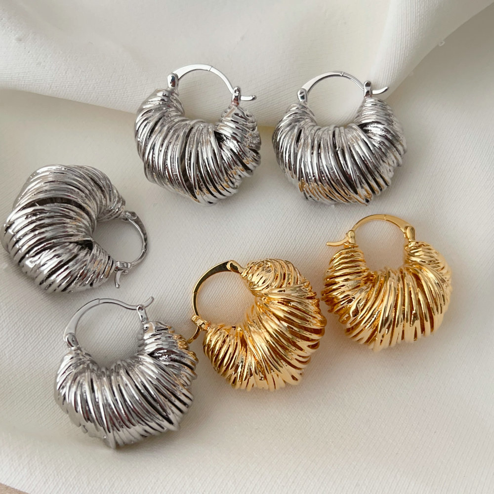 Metal croissant earrings