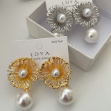 Pearl flower earrings