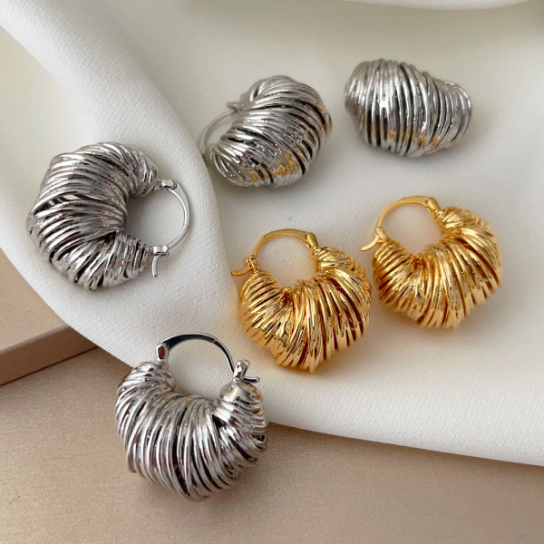 Metal croissant earrings