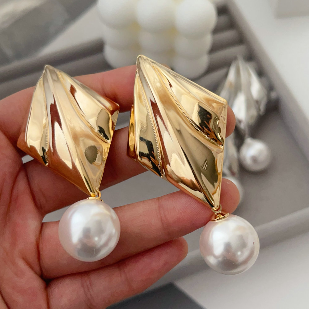 Metal chunky leaf earrings