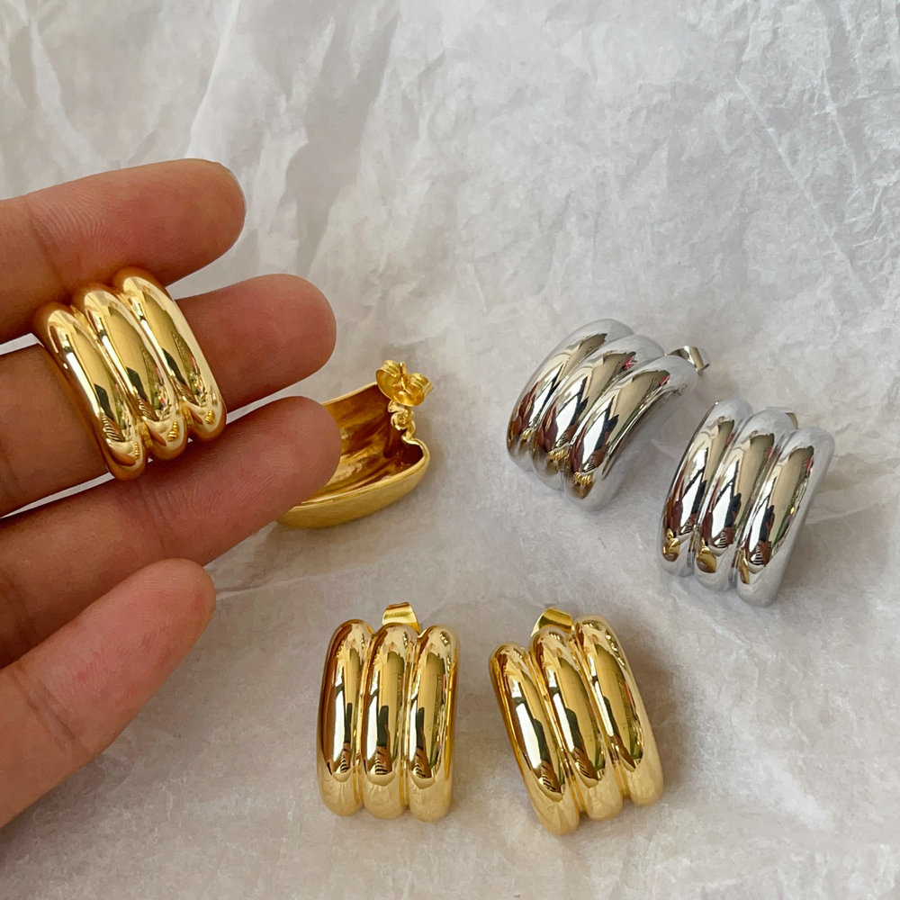 Metal fan earrings