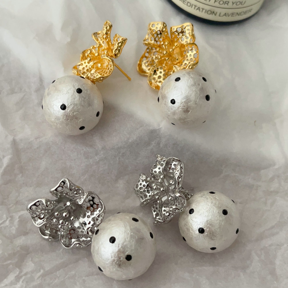 Pearl flower earrings