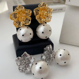 Pearl flower earrings