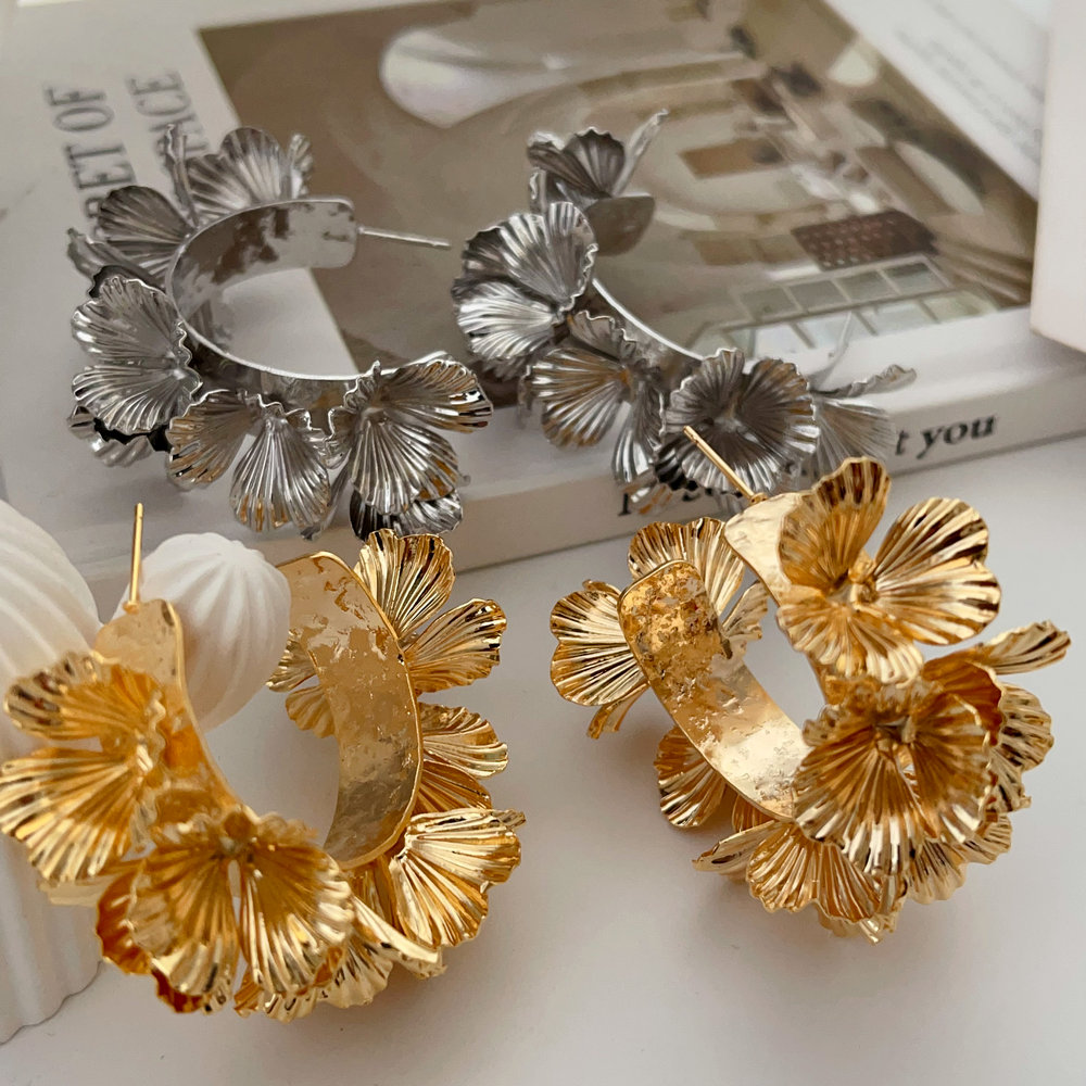 Metal chunky flower earrings