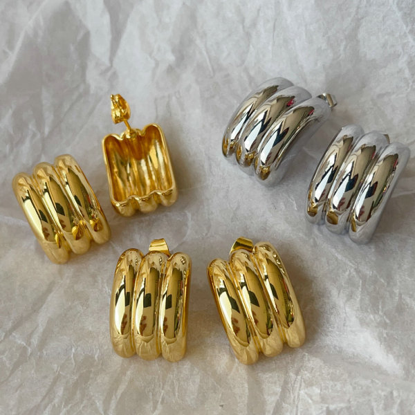 Metal fan earrings