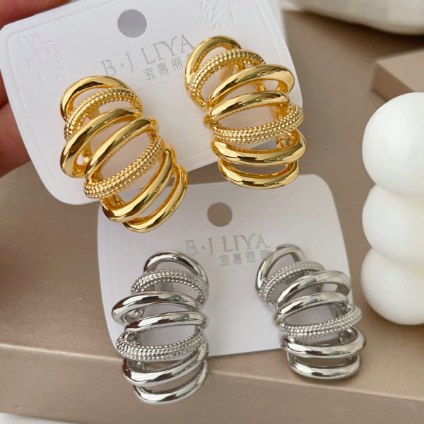 Metal chunky s shape earrings