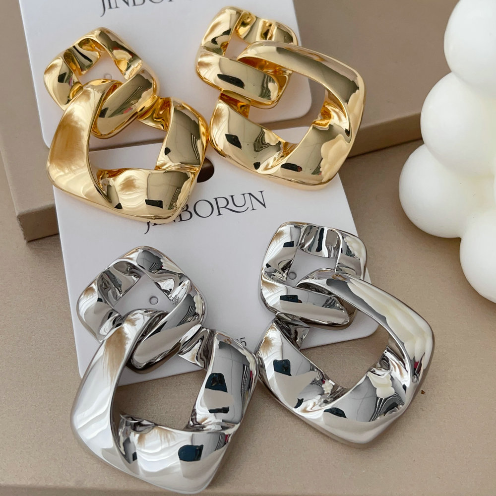 Metal chunky link chain earrings