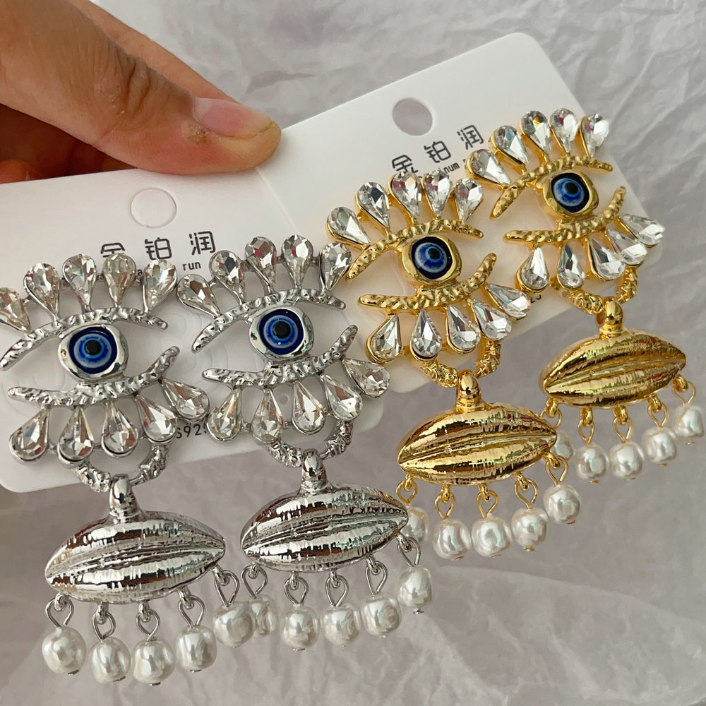 Chunky eye earrings