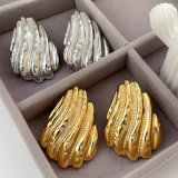 Metal fan earrings