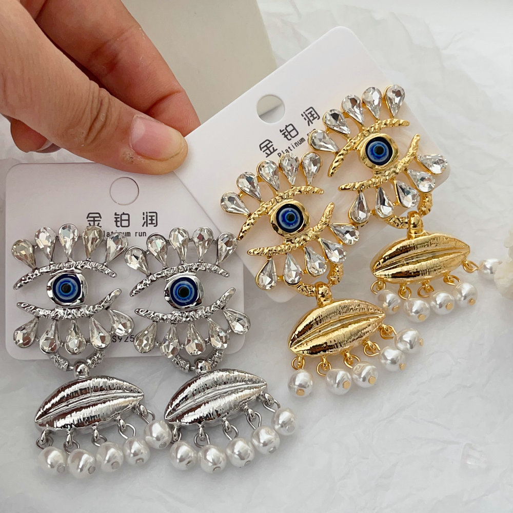 Chunky eye earrings
