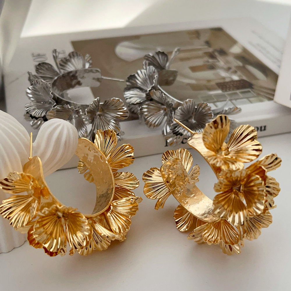 Metal chunky flower earrings