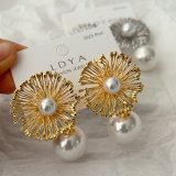 Pearl flower earrings
