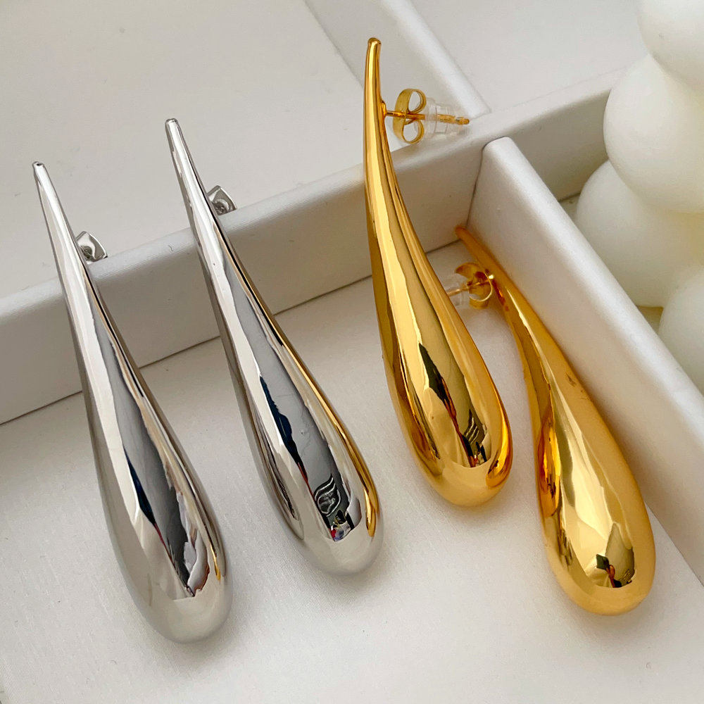 Metal teardrop earrings
