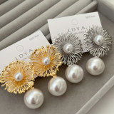 Pearl flower earrings