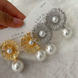 Pearl flower earrings