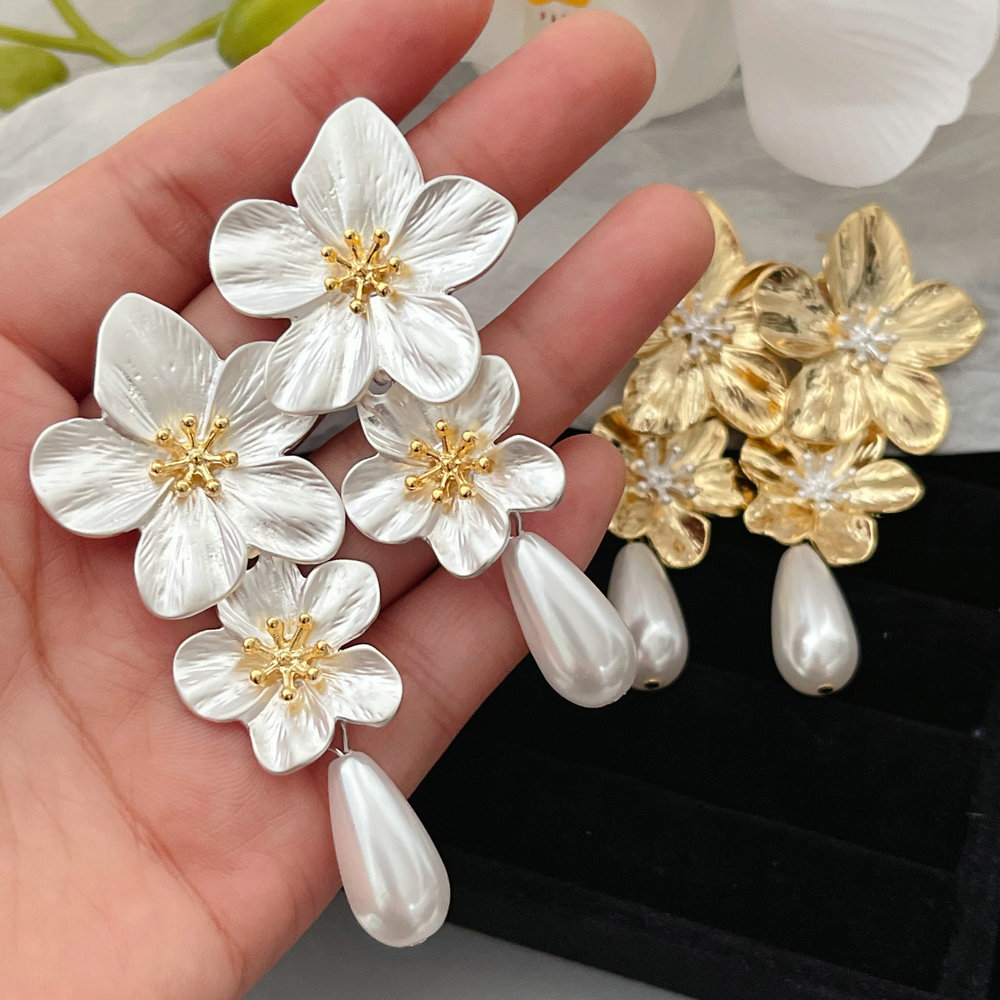 Chunky flower earrings