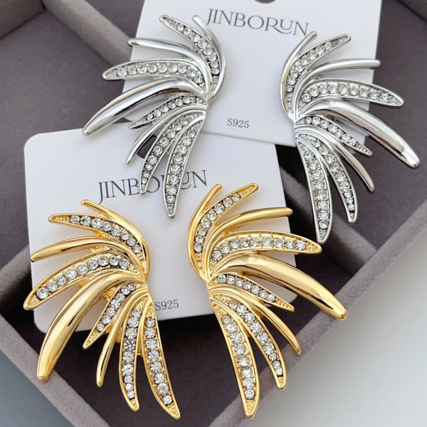 Metal chunky wing earrings
