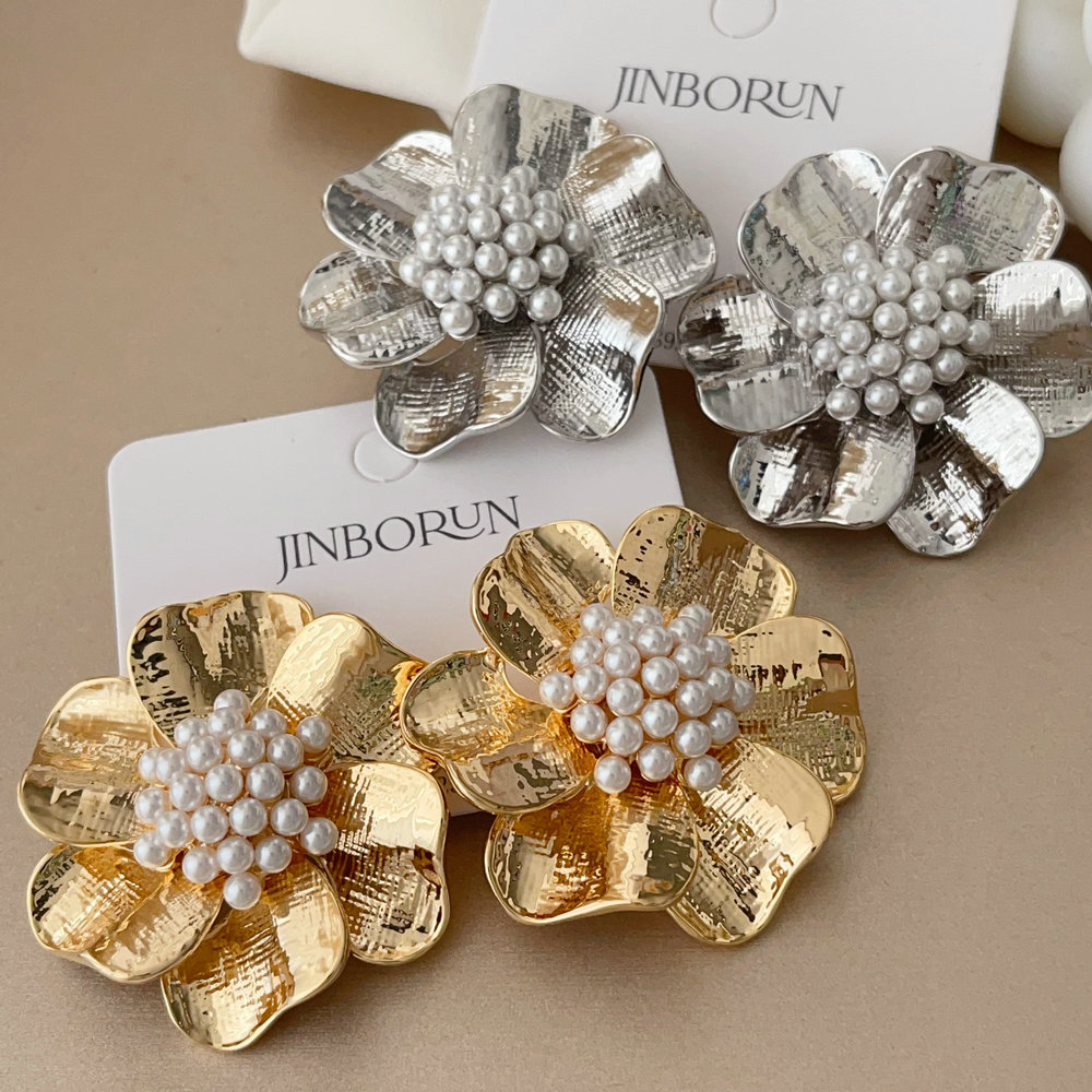 Metal chunky flower earrings