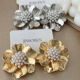Metal chunky flower earrings