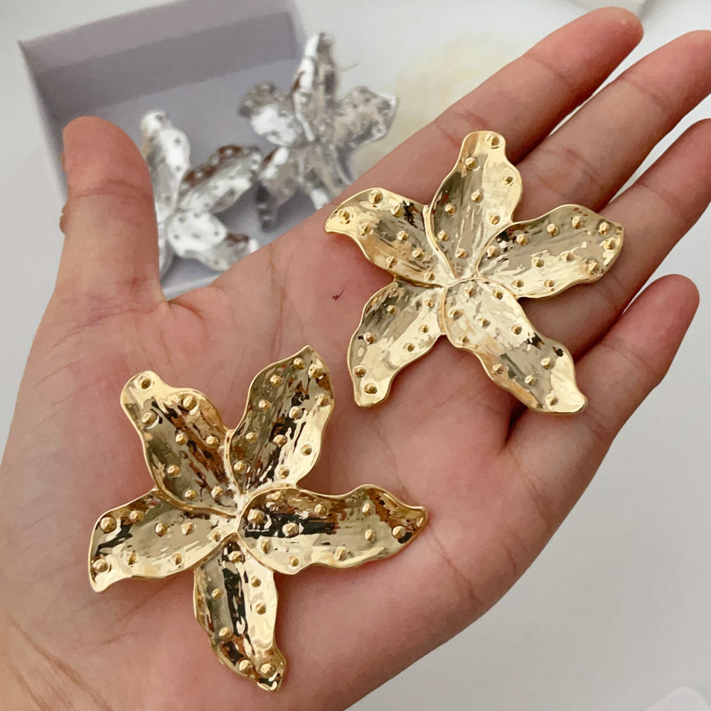 Chunky star earrings