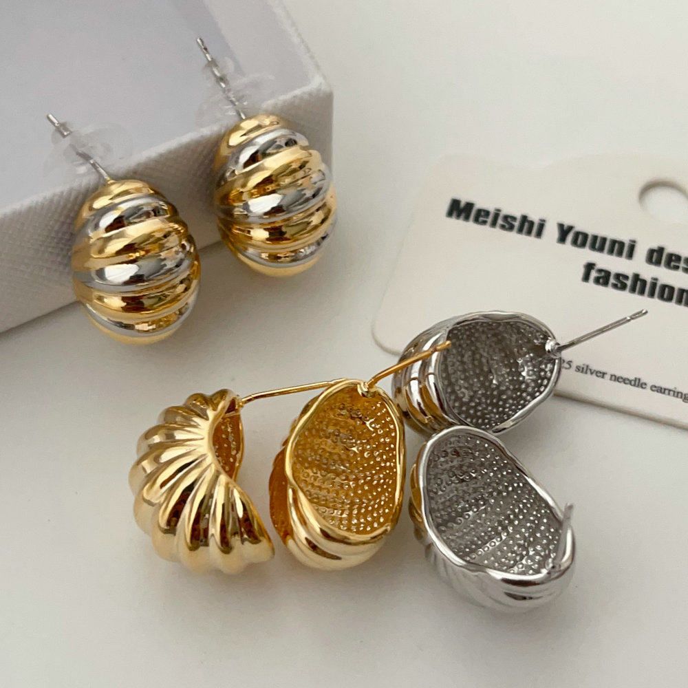Two tone croissant earrings