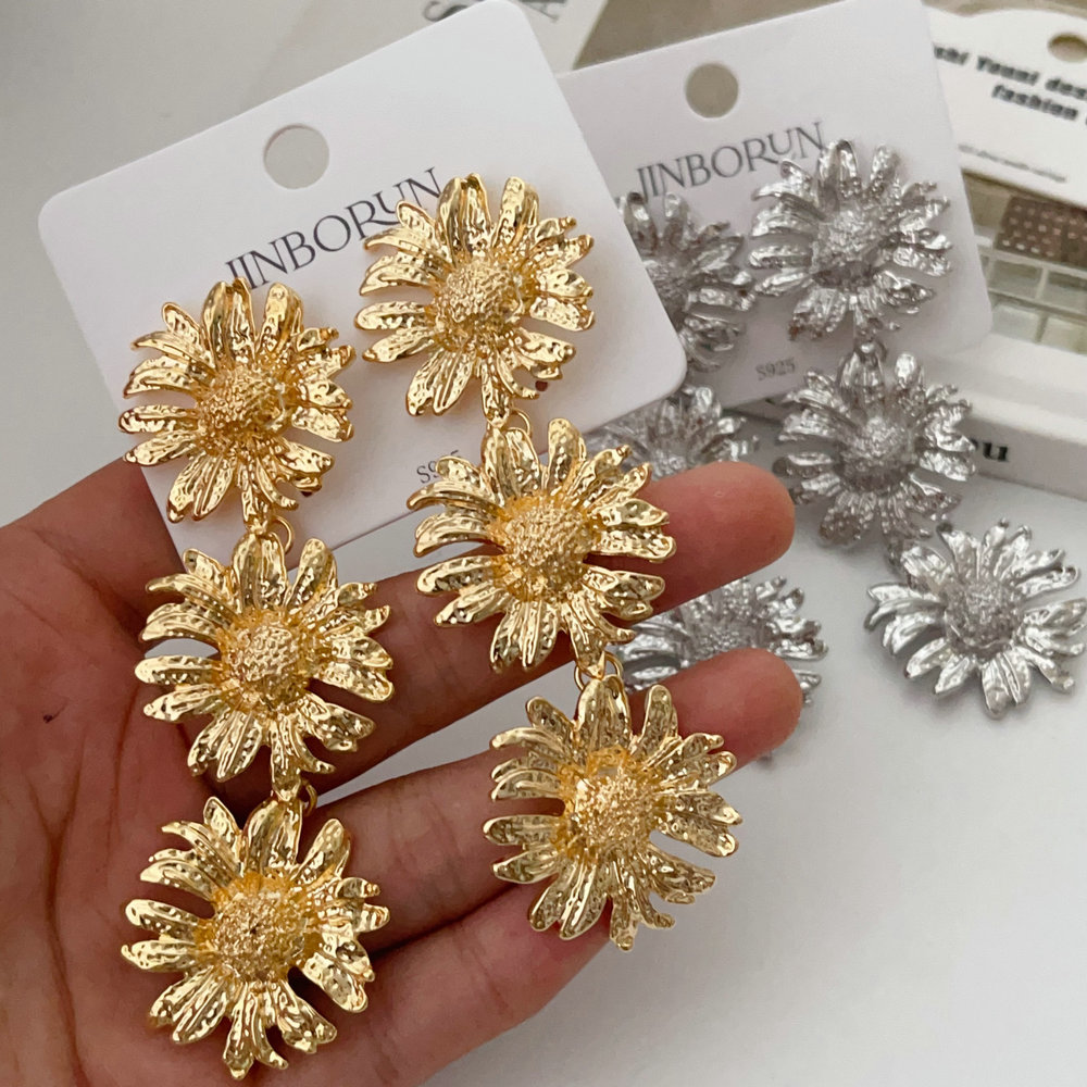 Chunky flower earrings