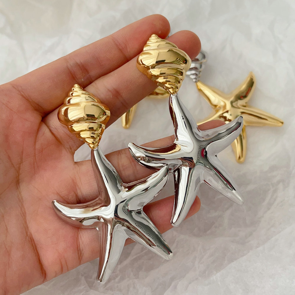 Chunky star earrings