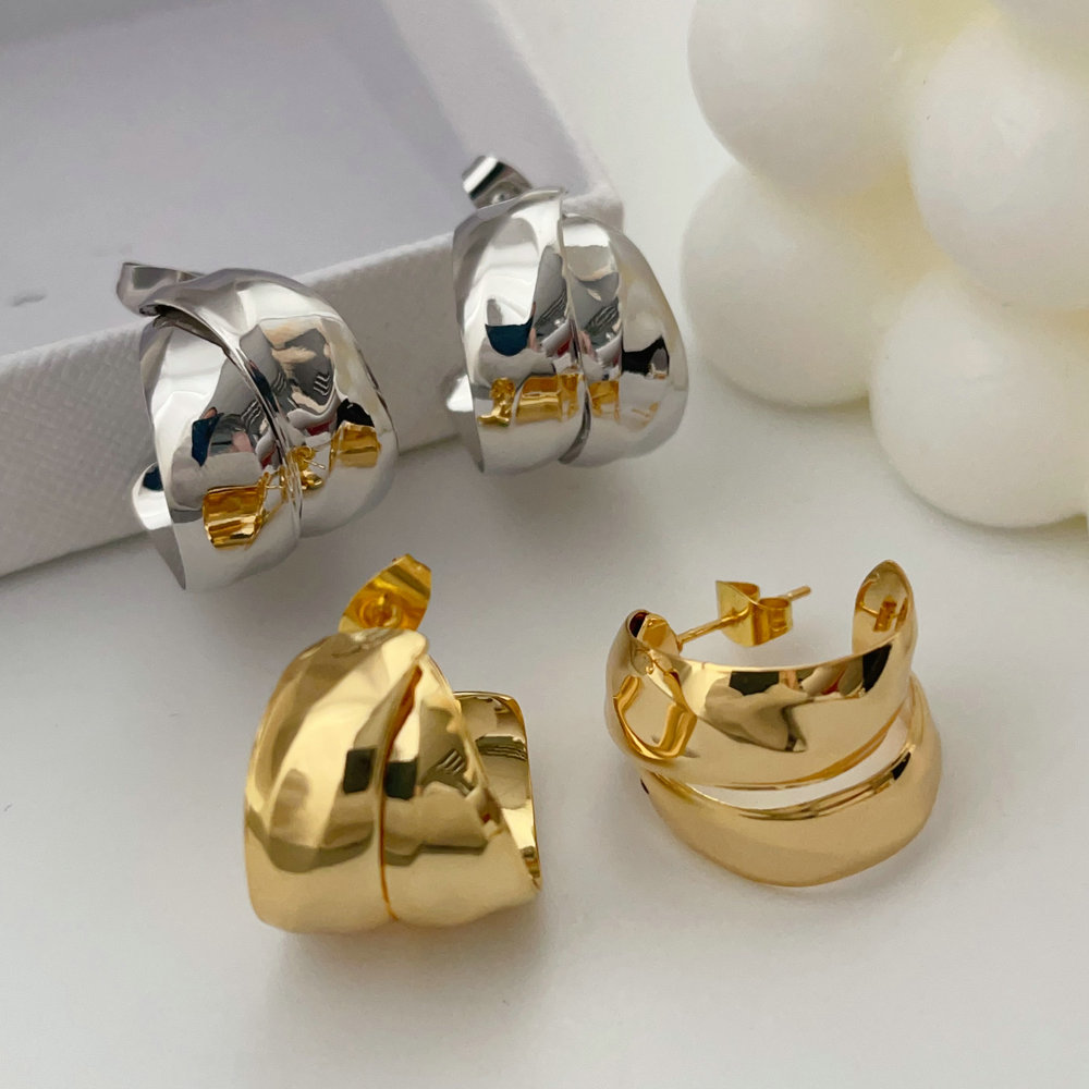 Metal twist earrings