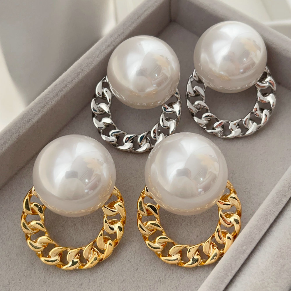 Pearl chain circle earrings