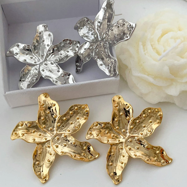 Chunky star earrings