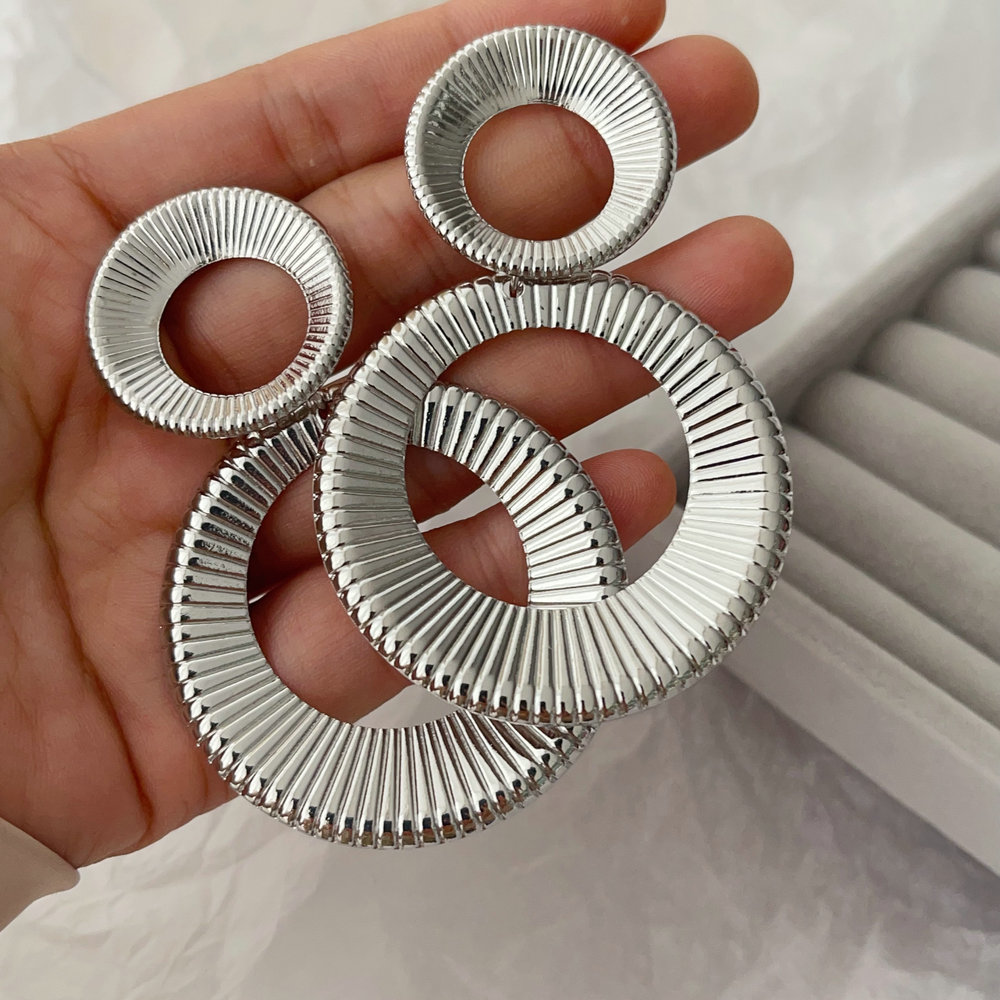Chunky metal circle earrings