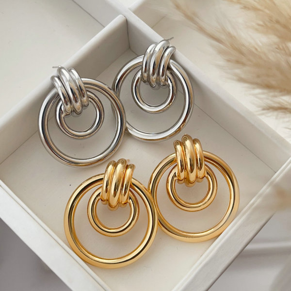 Metal chunky circle earrings