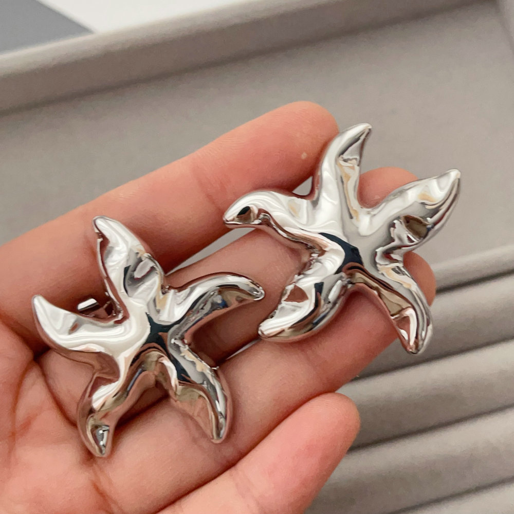 Metal star earrings