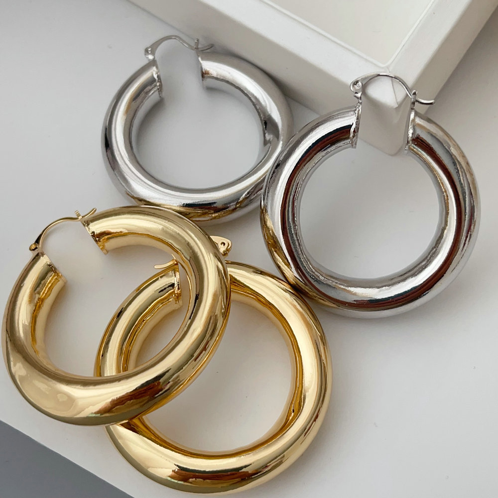 Metal chunky basic hoop
