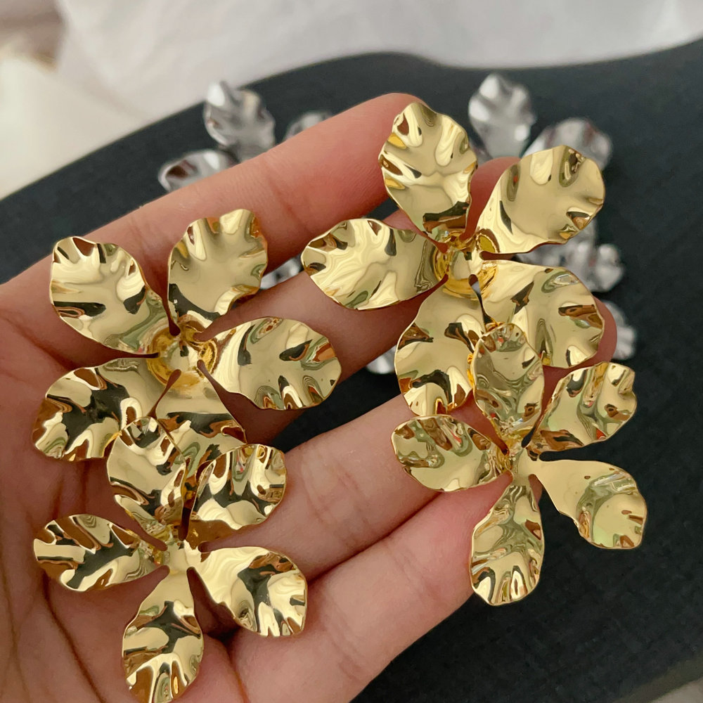 Metal flower earrings