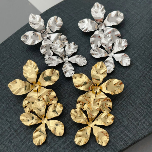Metal flower earrings